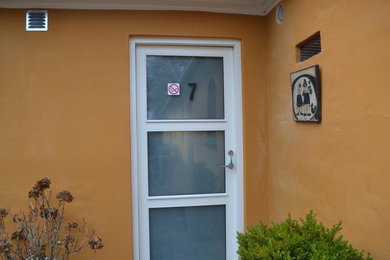Ad Apartment *