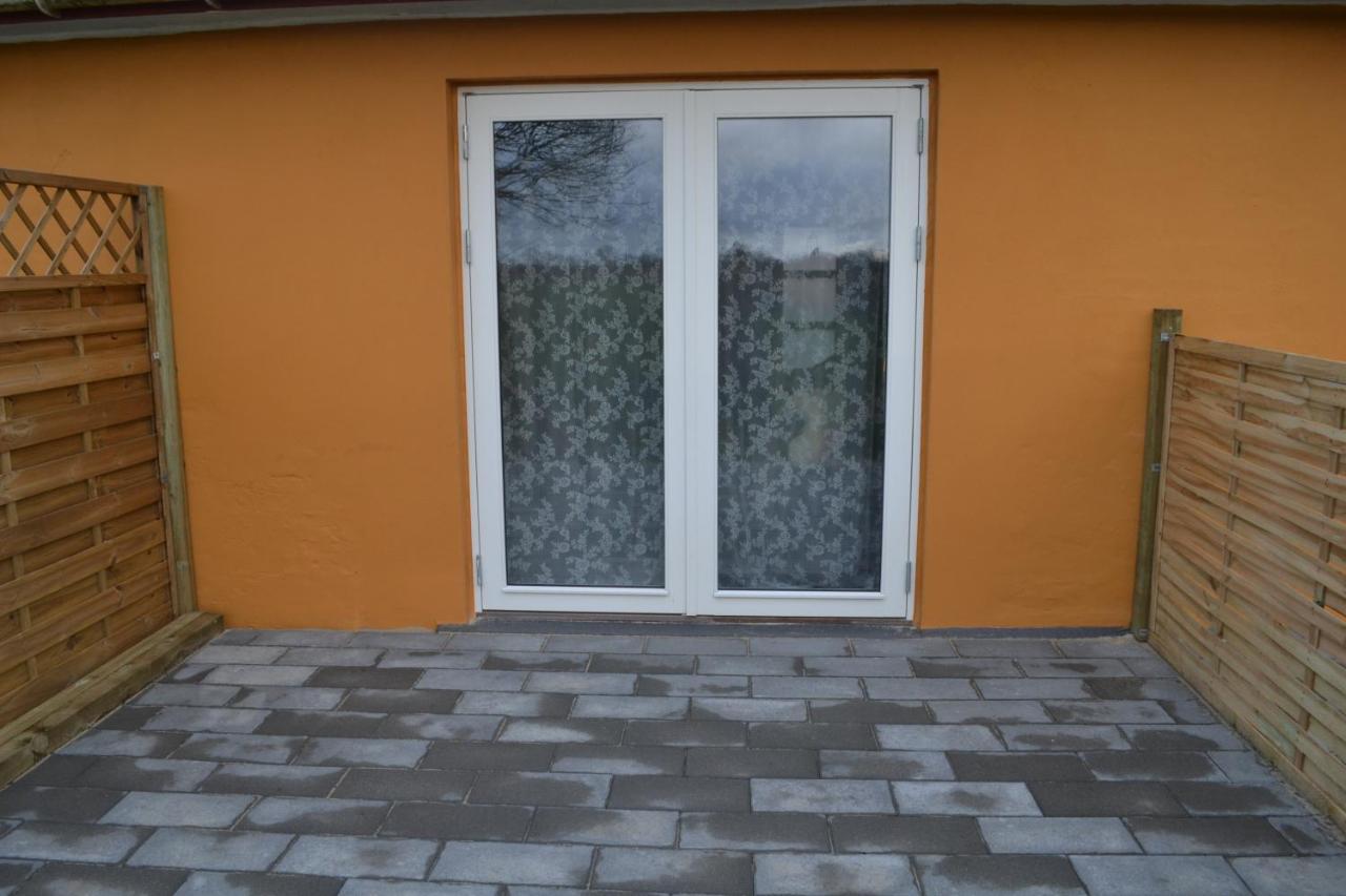 Ad Apartment *